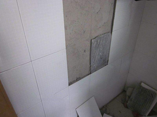 墙砖打孔打坏怎么办视频(墙砖打孔打坏怎么办视频教学)
