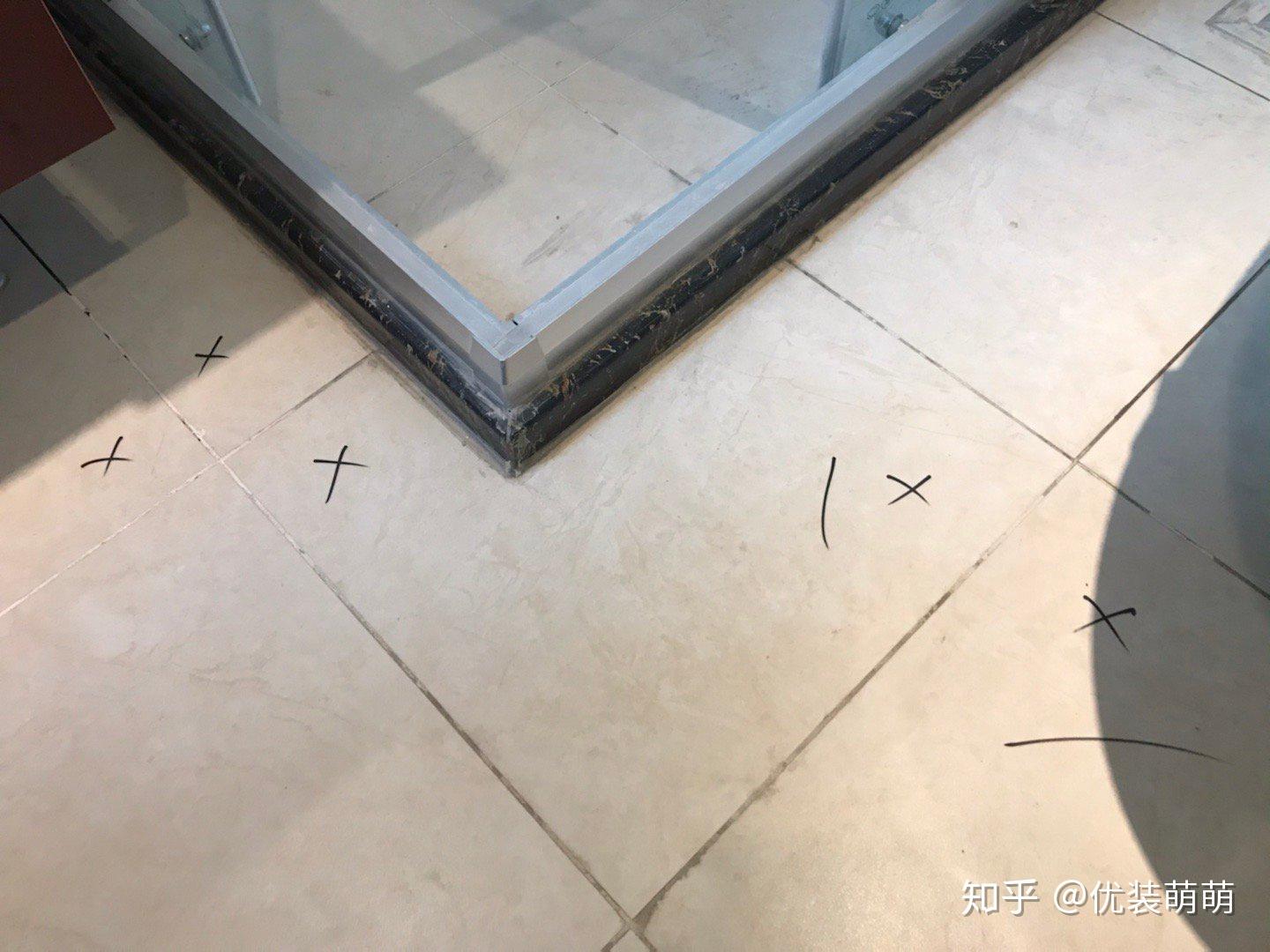 瓷砖空鼓打胶后瓷砖裂了怎么处理(瓷砖空鼓打胶后瓷砖裂了怎么处理掉)