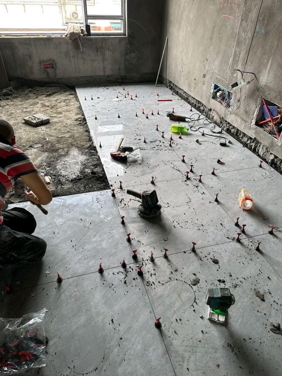 贴砖找平器怎么取下来视频教程(贴砖找平器怎么取下来视频教程全集)